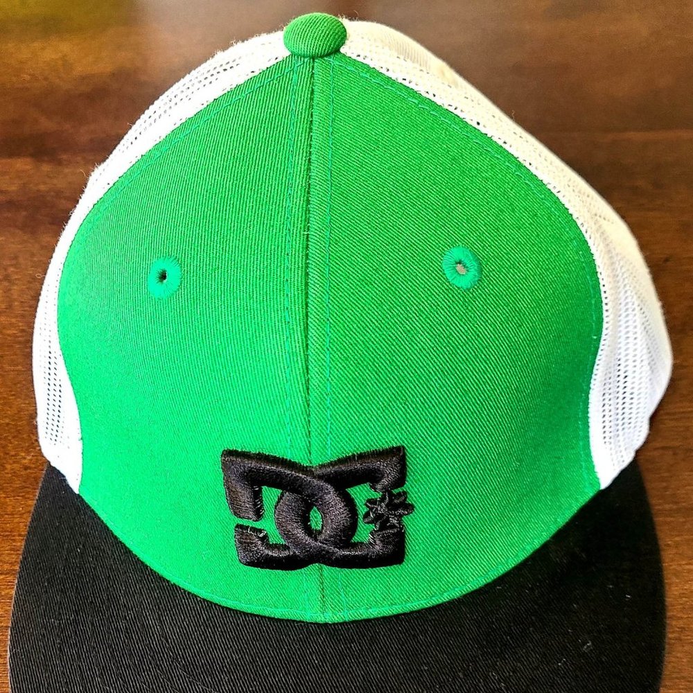 DC snapback hat - Picture 2 of 13